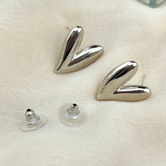 ($4) Chunky Heart Earring - Picture 6 of 7